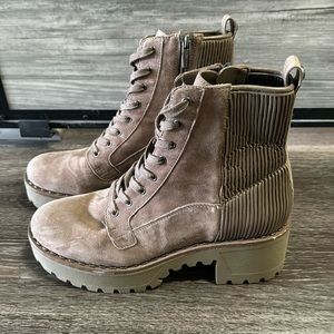 Vince Camuto Movelly Lug-Sole Bootie size 8.5 Tuscan Taupe